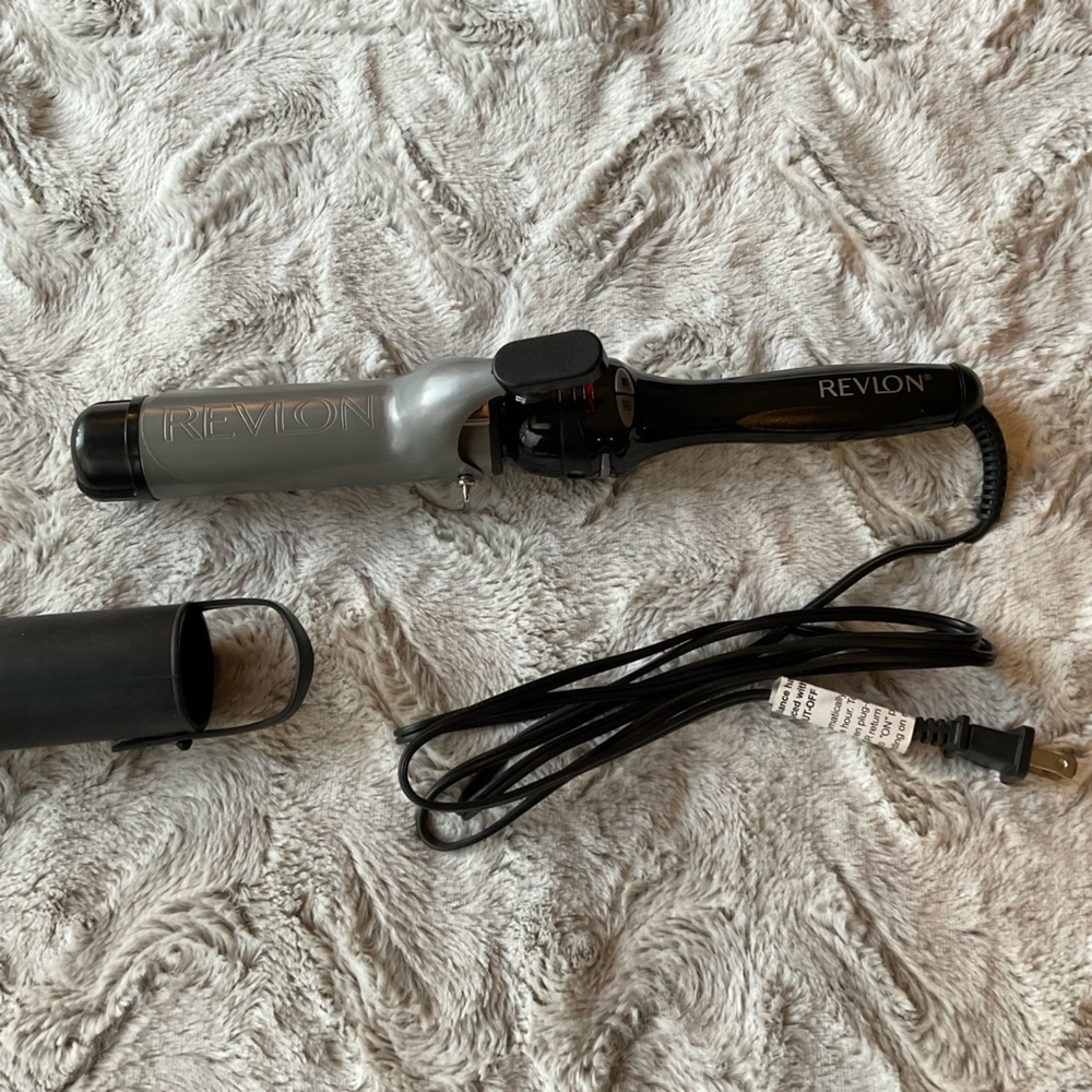 REVLON Perfect Heat Triple Ceramic Curling Iron 1 1/2 Inch Barrel RV050